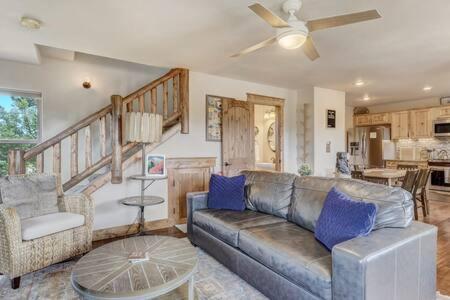 Cabin~Views~Heart Of Town~W&D~Fireplace~Kitchen Woodland Park Bagian luar foto