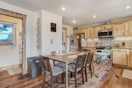 Cabin~Views~Heart Of Town~W&D~Fireplace~Kitchen Woodland Park Bagian luar foto