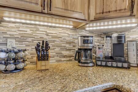 Cabin~Views~Heart Of Town~W&D~Fireplace~Kitchen Woodland Park Bagian luar foto